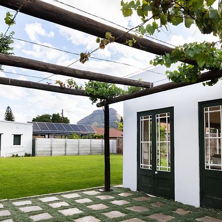 Graaff-Reinet Victorian Square Guesthouse מראה חיצוני תמונה